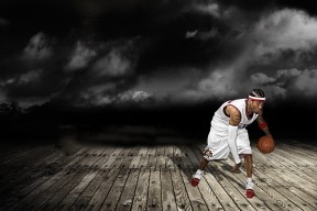 外援与本土球员之间的配合逐步趋于默契展现战术执行力，外援球队球员