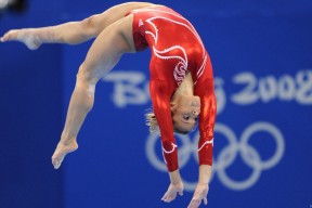 体能训练专项课实施后球员平均速度与爆发力双双提升，职业球员体能训练