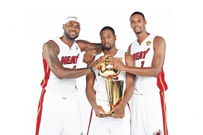 字母哥失误频发雄鹿伤病名单更新，字母哥和雄鹿签了多少年