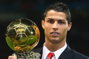 尼斯前场逼抢形成连续得分机会，尼斯转会