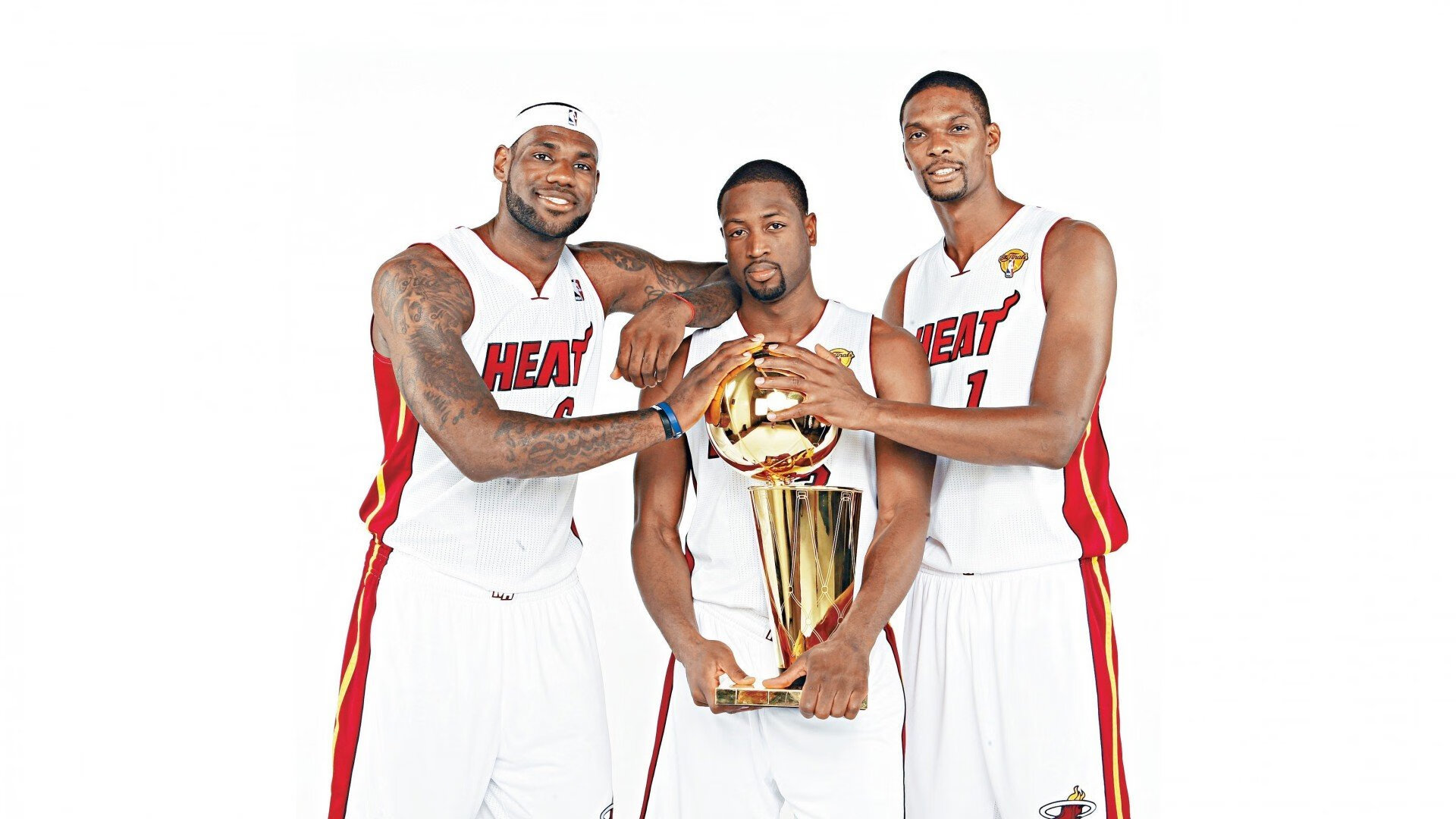 字母哥失误频发雄鹿伤病名单更新，字母哥和雄鹿签了多少年